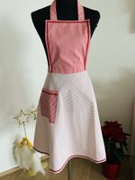 Handgemachte,  neue Küchenschürze im Vintage Stil.