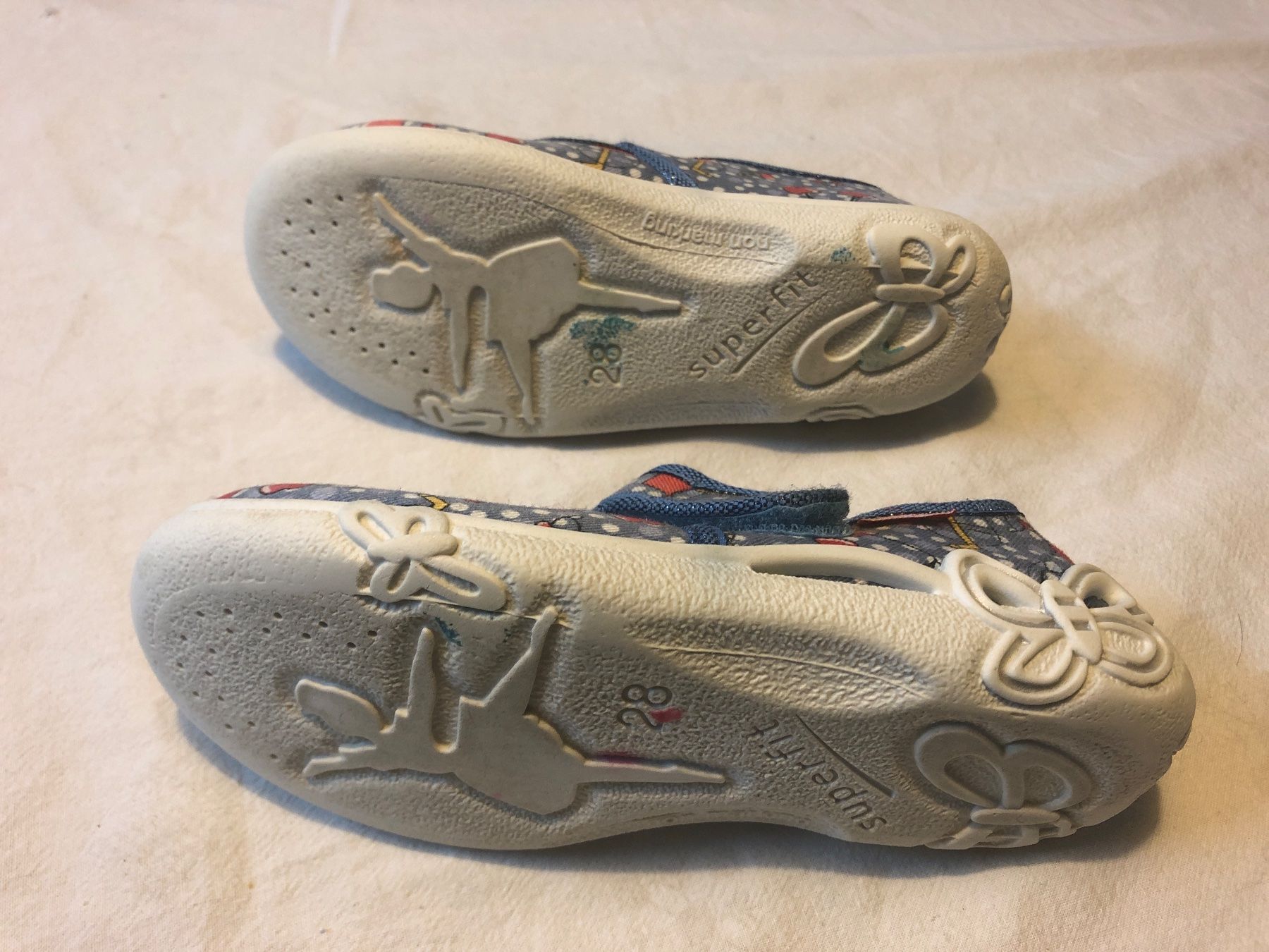 Superfit Scarpe per ragazze: Superfit Hausschuhe Gr. 28 mit Kirschen – Usato da Basel venduto da friceberg2 2