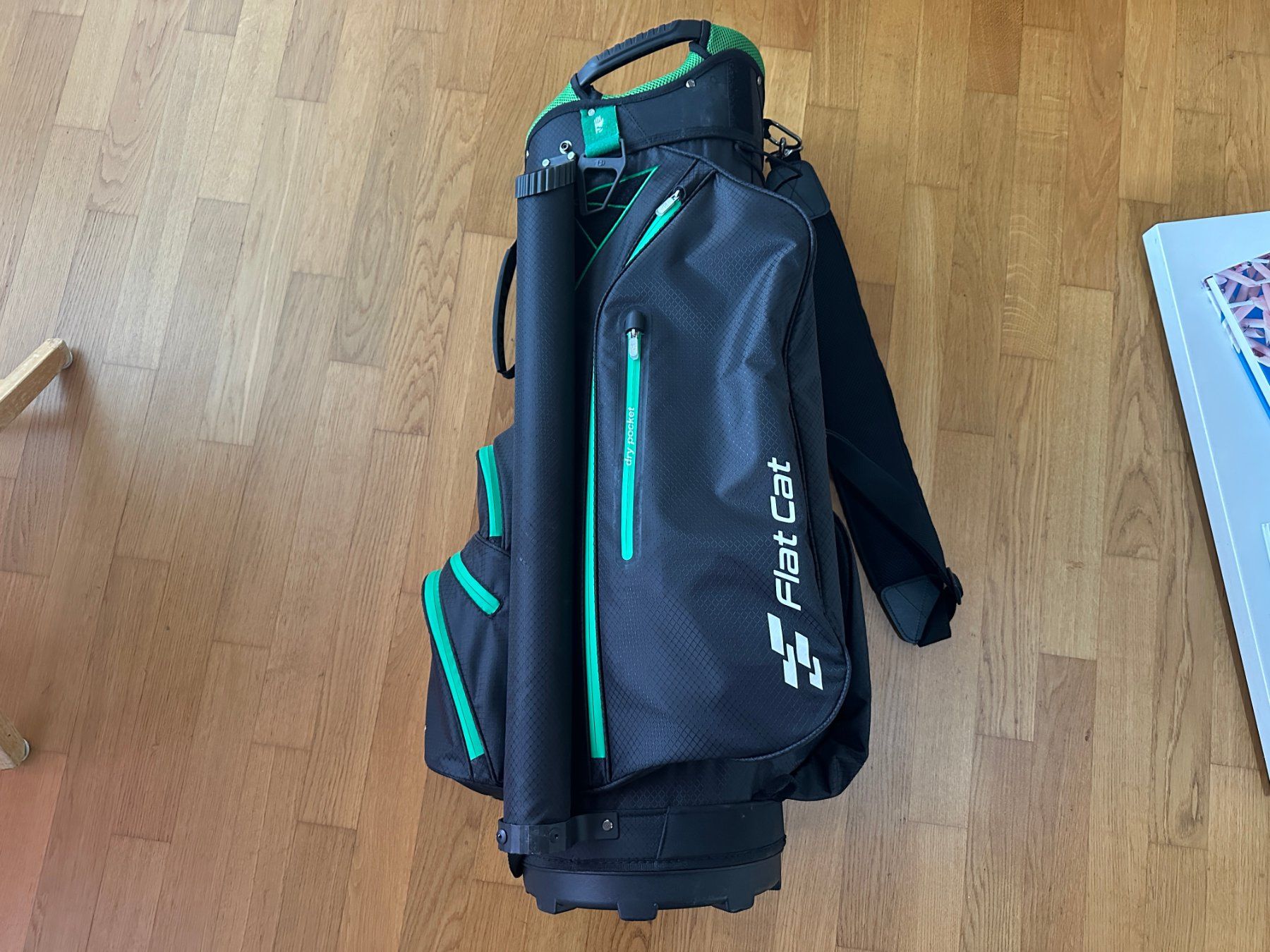 Mazze & Set: Flat Cat Light Fit Sac de Golf Neuf – Nuovo (secondo la descrizione) da Lausanne venduto da brixton 1