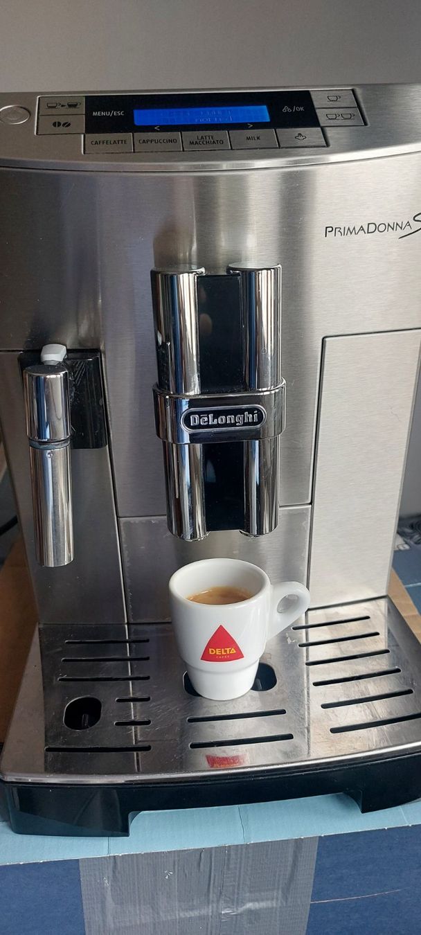 De'Longhi Machines à café & Machines à expresso: Superbe machine á café delonghi PrimaDonna S – D'occasion à Rolle par mro_5nyk 9