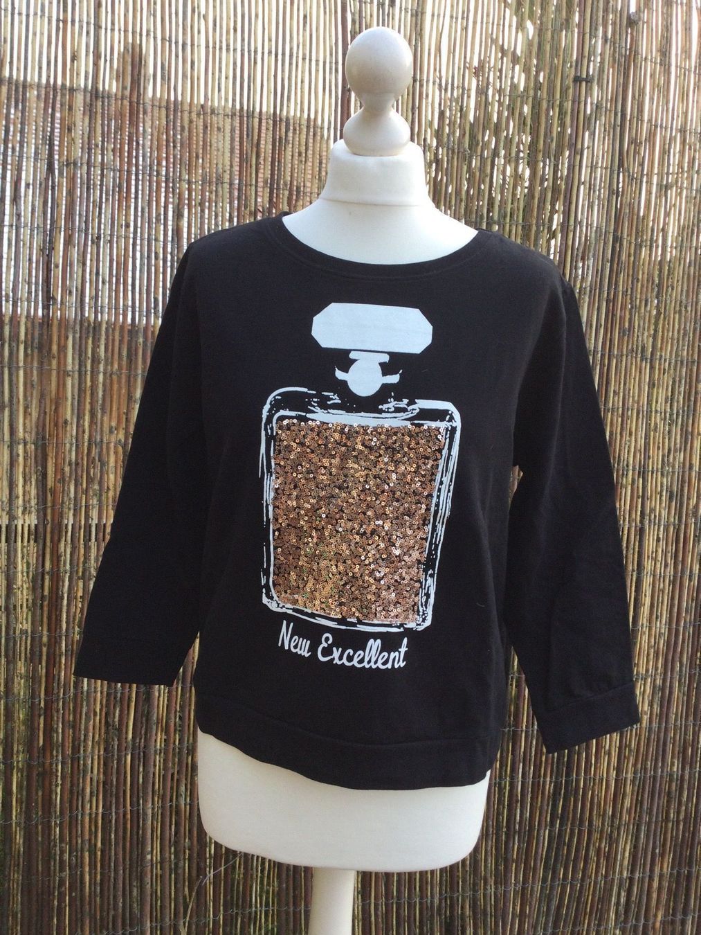 Pulls & Sweat-shirts: Pull noir motif flacon de parfum NO NAME, taille S – Neuf (Voir description) à Agiez par chouchanelle