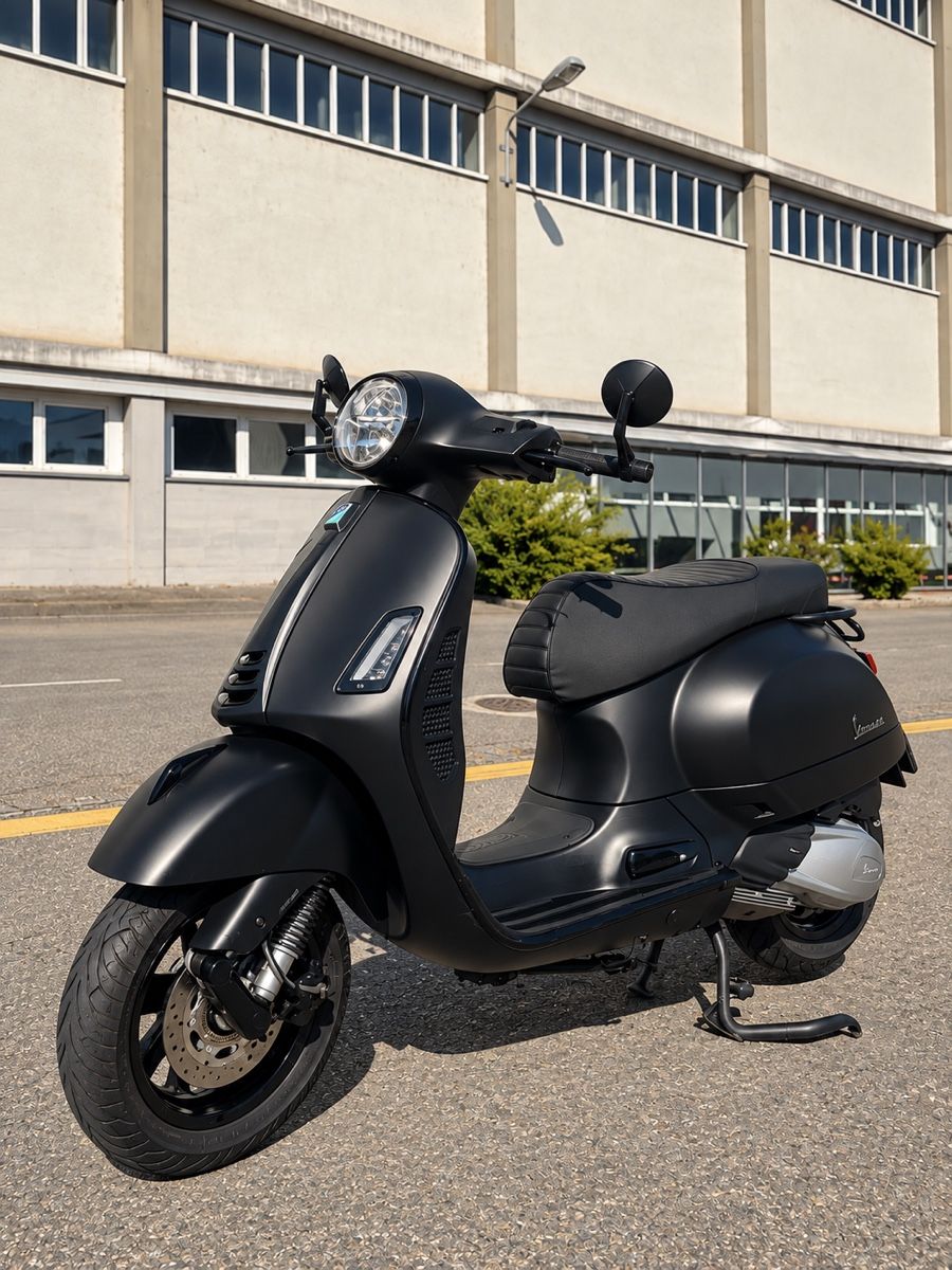 Vespa Scooter: Vespa GTS 300 HPE Notte  – Usato da Rorschach venduto da mko_m759