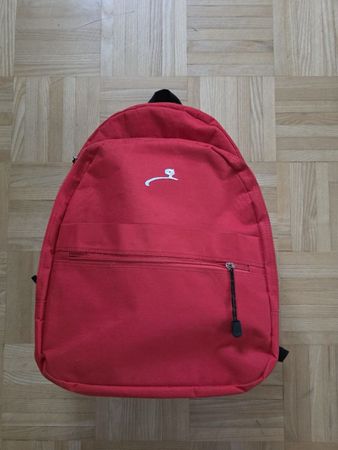 Roter Rucksack mit Logo - ideal für den Alltag!🎒