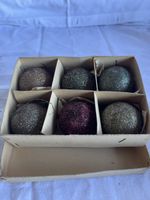 6 Weihnachtskugeln mit Glitzer in Box, guter Zustand
