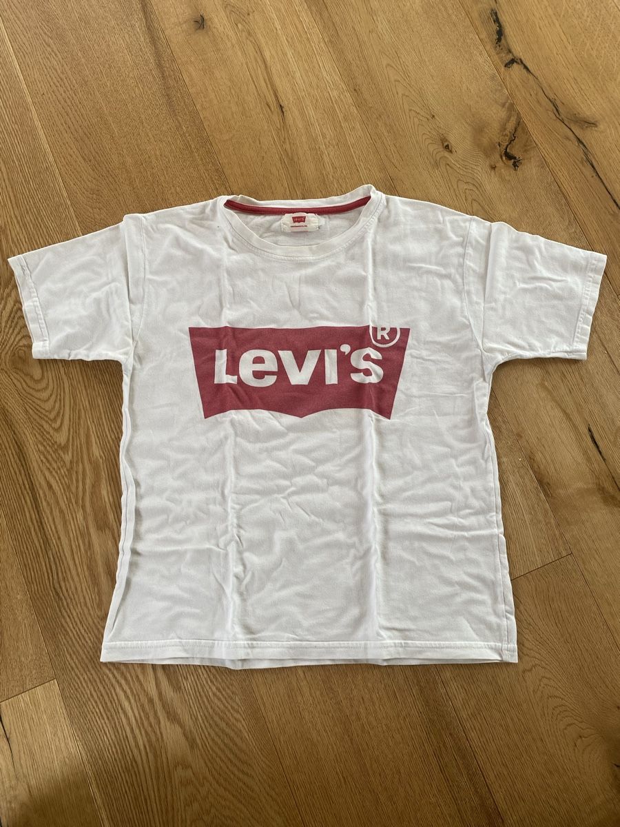 Levi's T-Shirts: Levi's T-Shirt – Gebraucht aus Meilen von Kim_Wolf