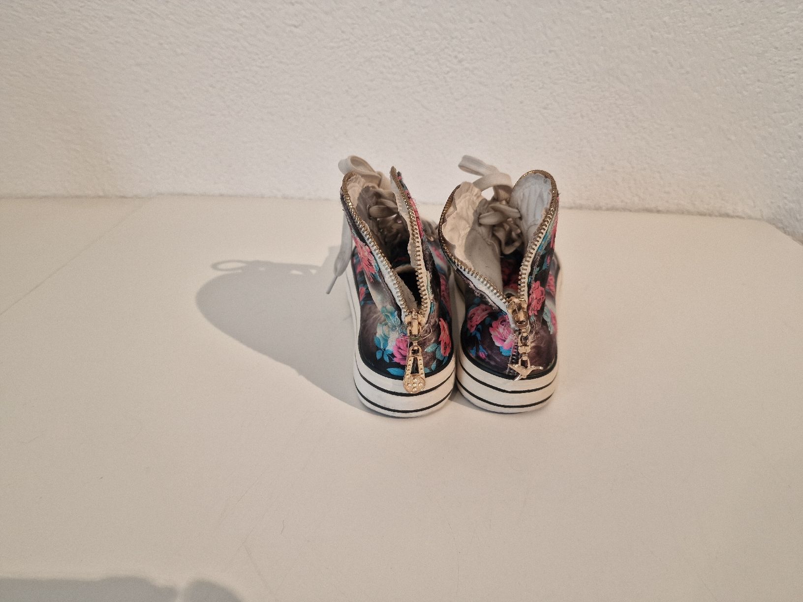 Scarpe per ragazze: Sneakers mit Blumenmuster, Stoff, Grösse 38.5 – Usato da St. Margrethen SG venduto da Goldig 3