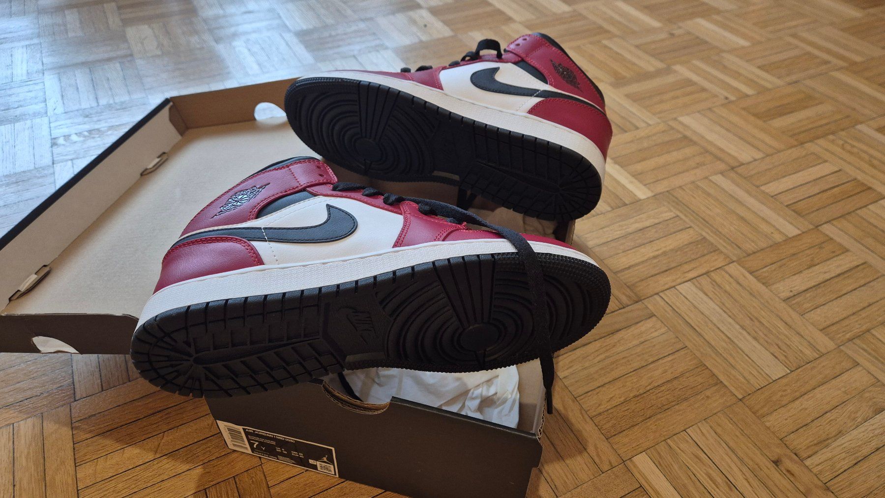Jordan Scarpe da uomo: NIKE Air Jordan 1 Mid NEUVE – Usato da Genève venduto da pixalex 1
