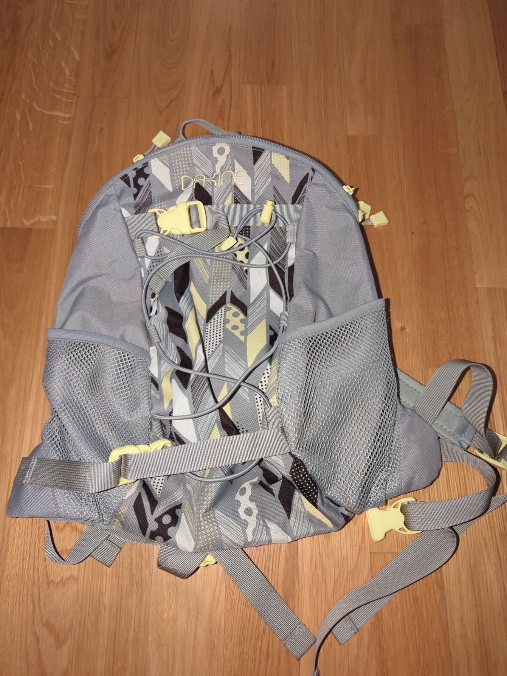 Dakine Zaini: Dakine Rucksack/top Zustand – Usato da Zug venduto da sunshinestateofmind