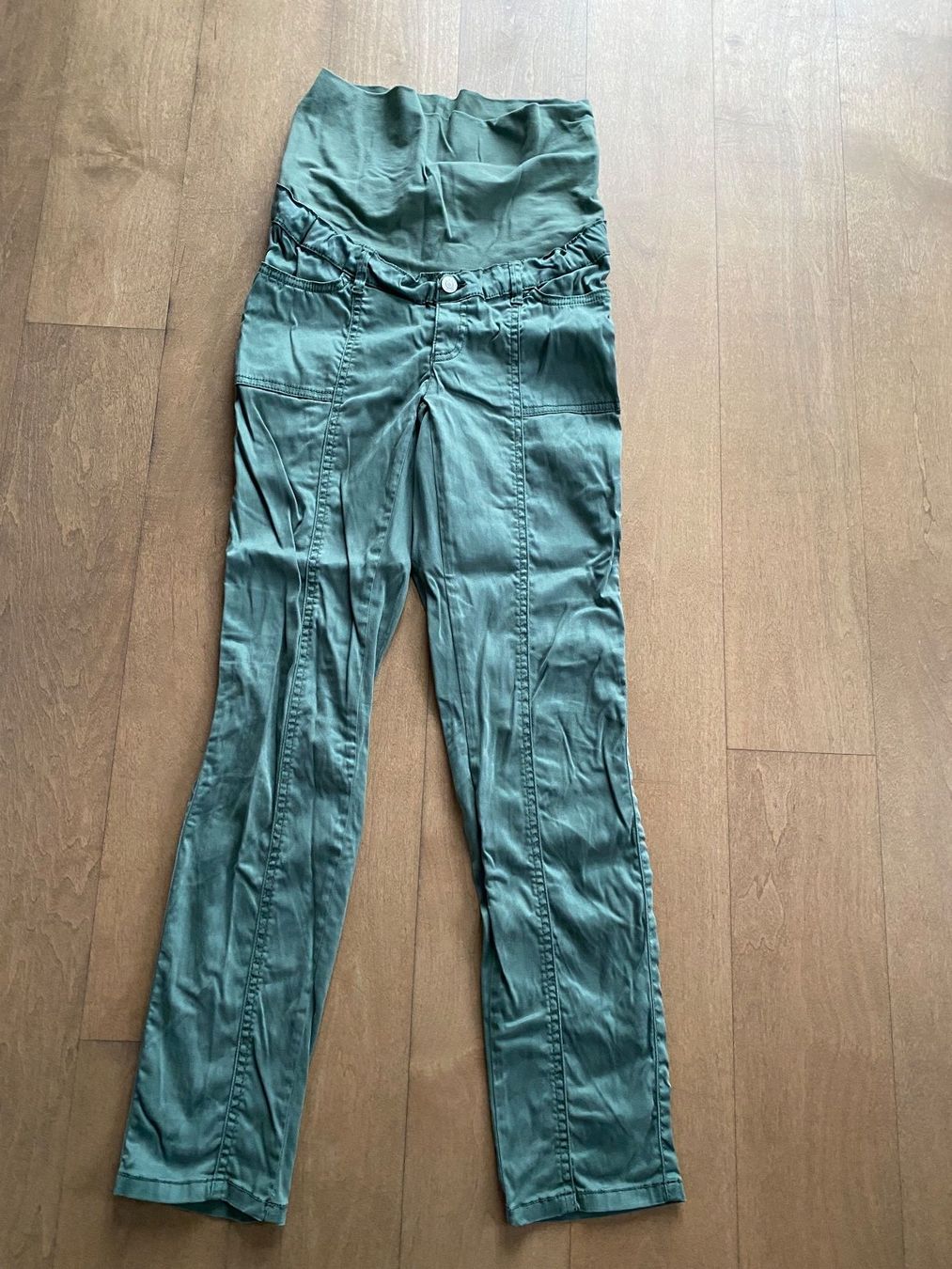 Esprit Pantaloni: ESPRIT - olivgrüne Umstands-Cargohose Gr. 34 – Usato da Meilen venduto da kleisi01