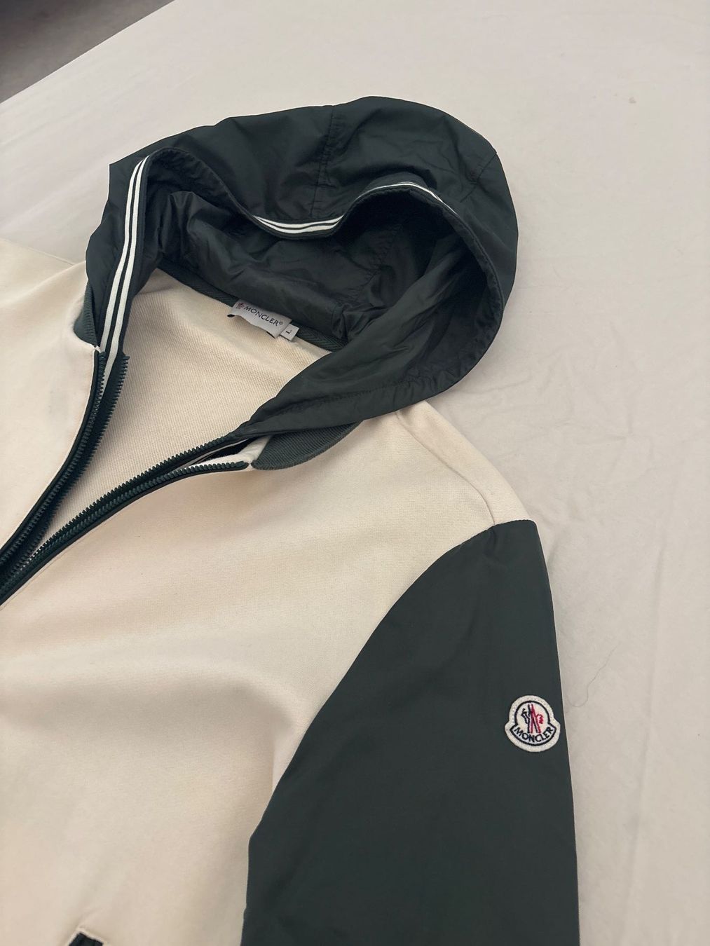 Moncler Jacken: Moncler - Kaputzenjacke – Gebraucht aus Pfäffikon ZH von R-Jako 2