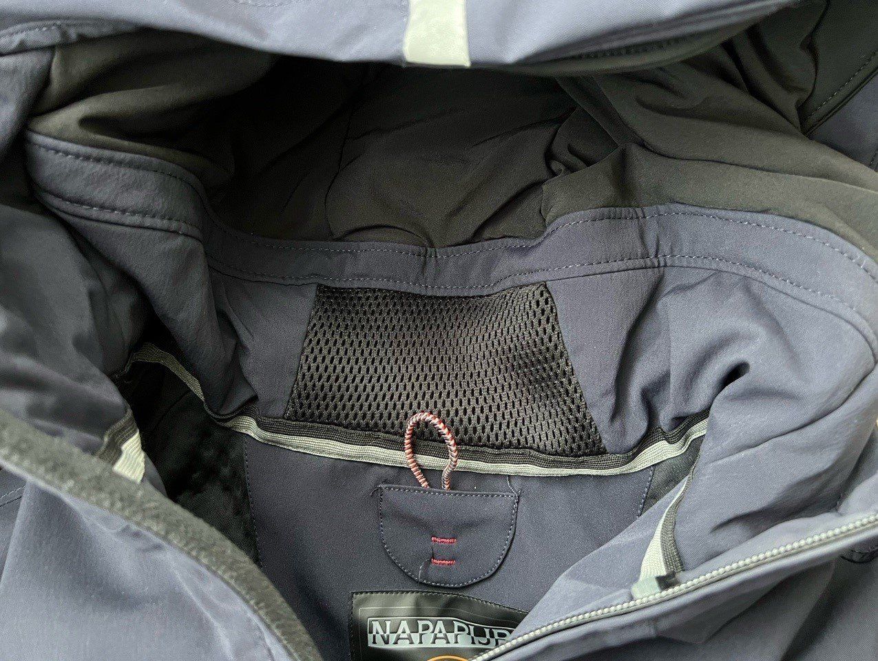 Skis: Napapijri Tech Ski-Anorakjacke Grösse M – Neu (gemäss Beschreibung) aus Zufikon von h_s_8xnb 6
