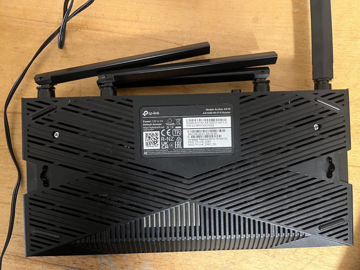 TP-Link Modem & Router: TP-Link AX10  Router – Usato da Riggisberg venduto da L-Corp 1