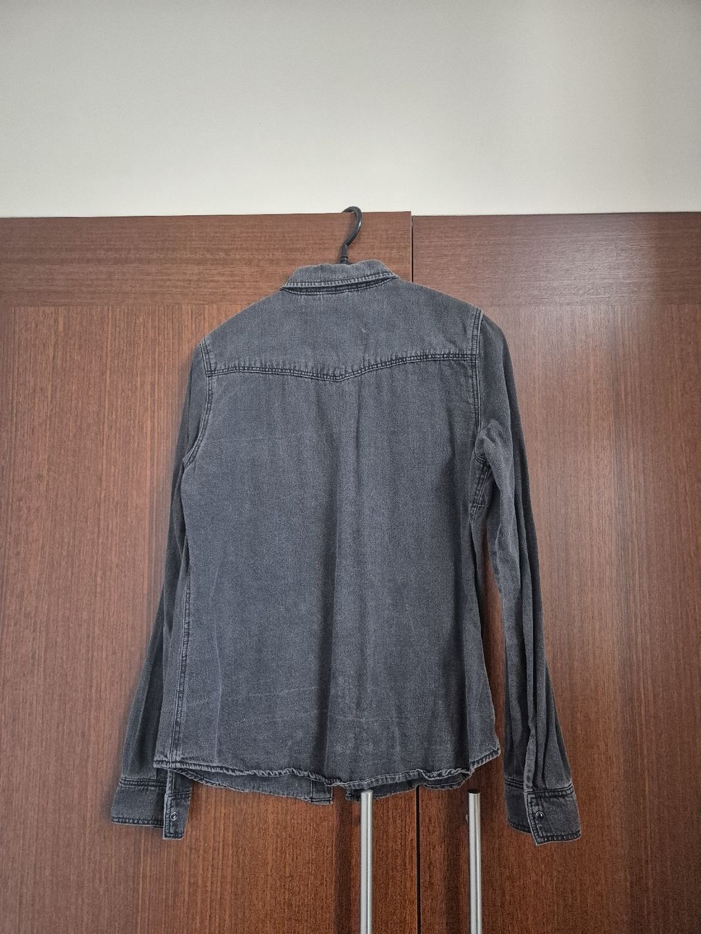 Vero Moda Camicette: Graues Jeanshemd von Vero Moda, Gr. S – Usato da Romanshorn venduto da Enilec02 2