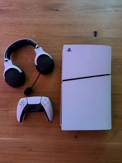 Sony Console: PS Slim + Zubehör – Nuovo (secondo la descrizione) da Müntschemier venduto da ric_8szy