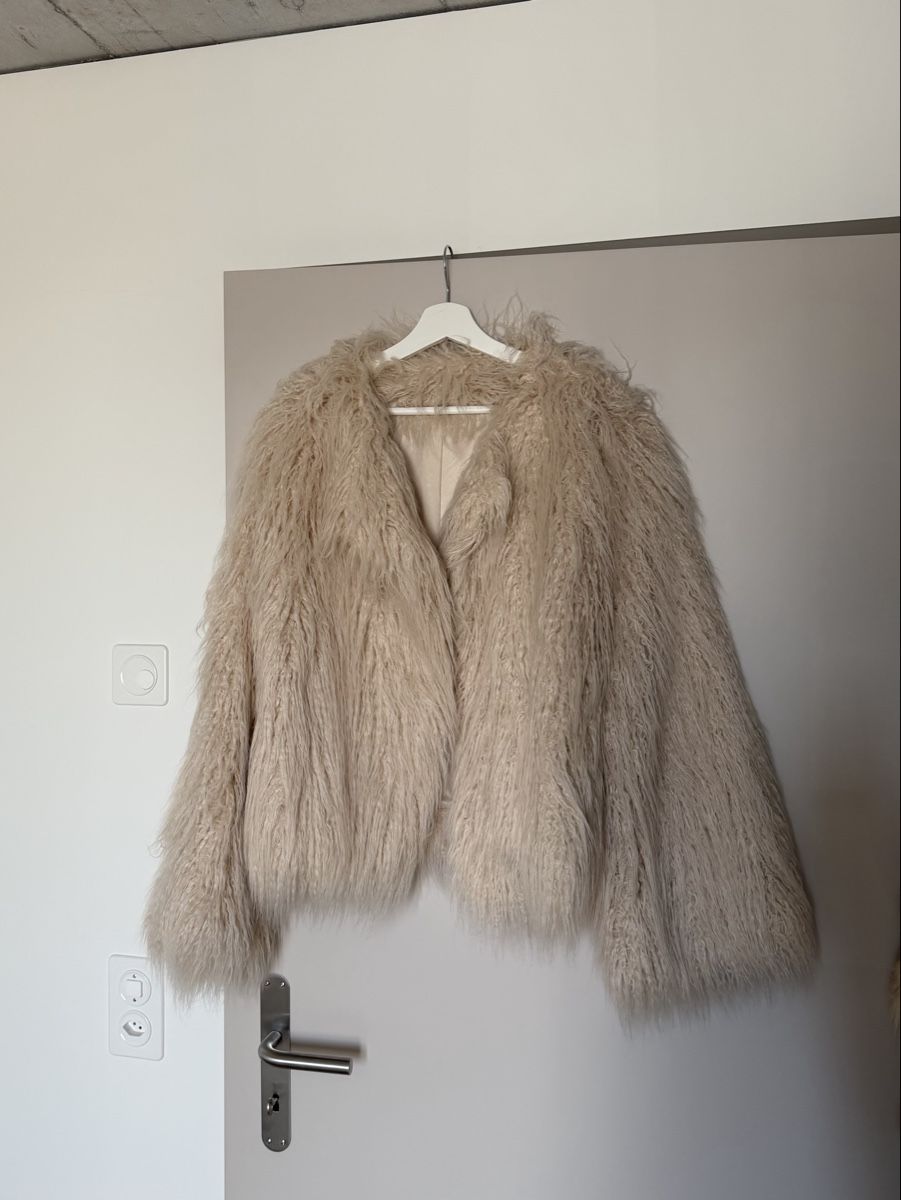 Vestes: Faux Fur Jacket – D'occasion à Kloten par preloved9 2