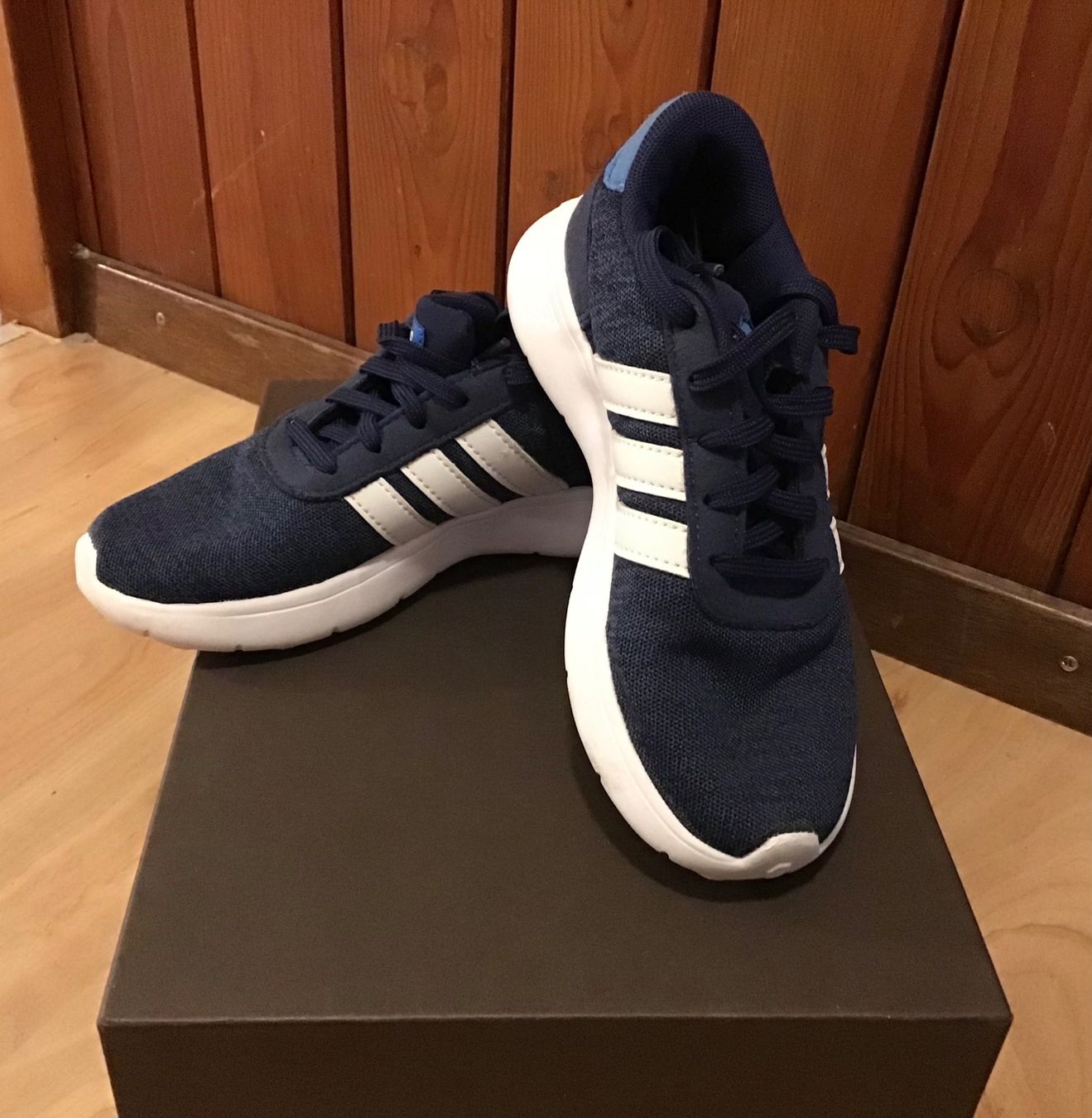 Adidas Scarpe per ragazzi: Adidas Turnschuhe Gr.29 – Usato da Rotkreuz venduto da GerberaSpider08 1