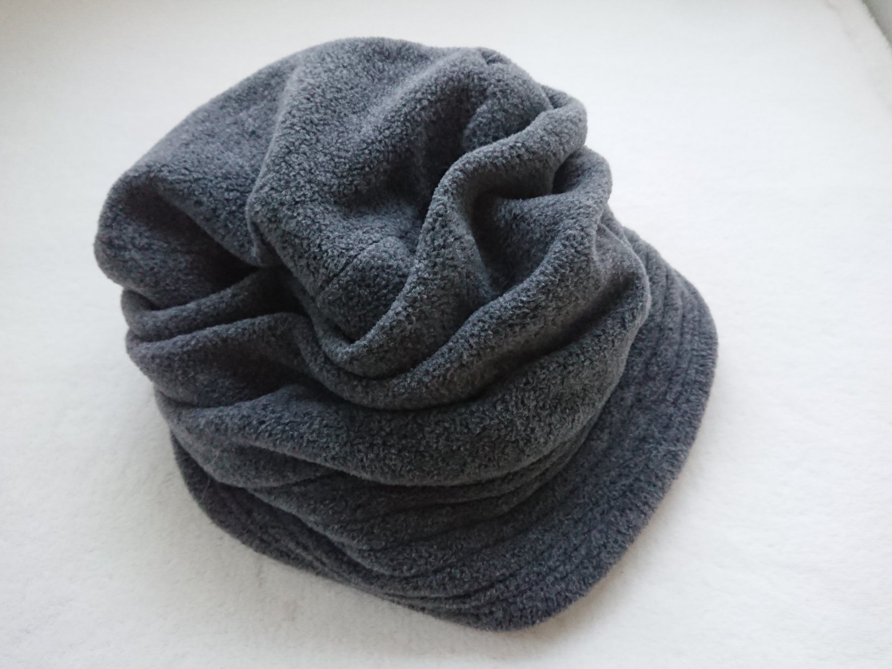 Copricapi, berretti & cappellini: Damen Hut Mütze Grau - Polyester – Usato da Hallau venduto da CHACLA