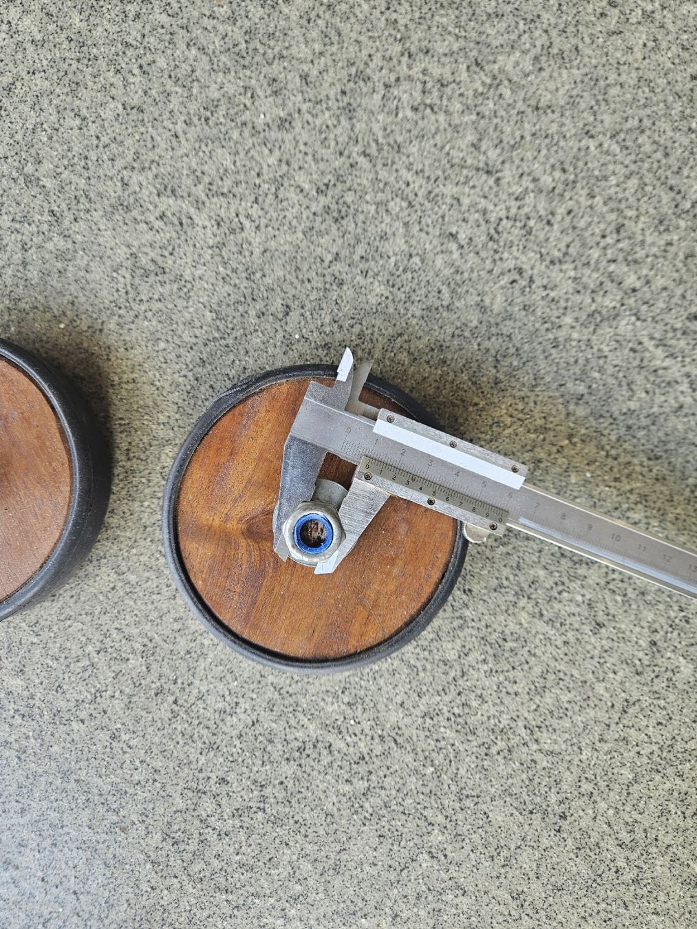 Pneumatici & Ruote complete: Holzräder, Ø 11cm, 2 Stück,   – Usato da Bonstetten venduto da Brigitte04volle 1