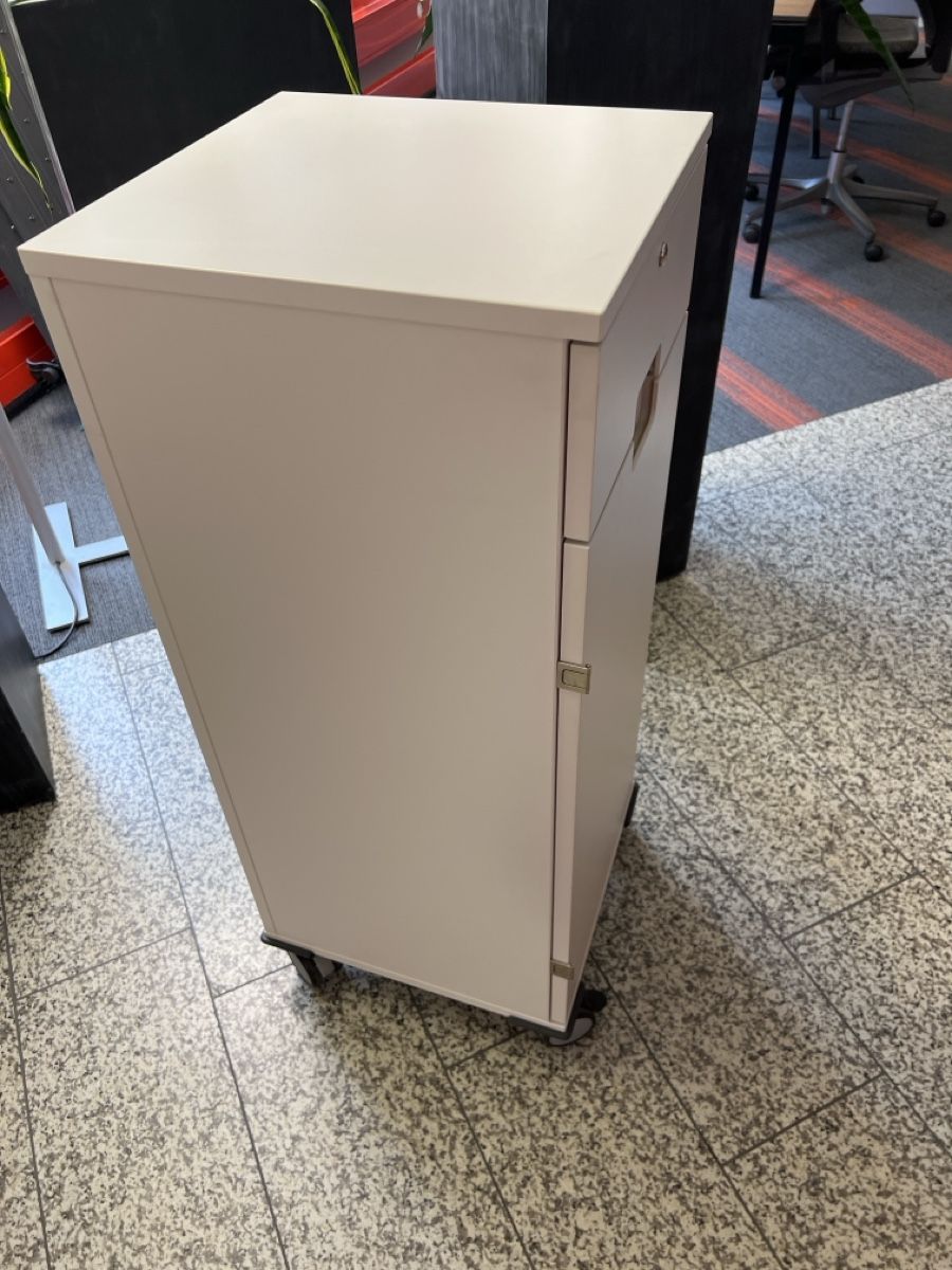 Banconi: Bürotrolley mit Rollen – Nuovo e nell'imballaggio originale da Hundwil venduto da panzermech 4