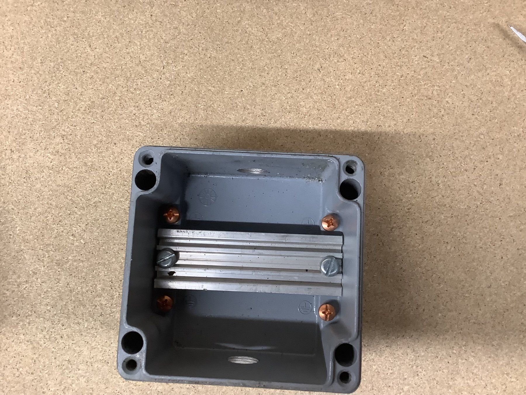 Elektronikbauteile: Metal Dose – Gebraucht aus Glarus von Mdelphi 6