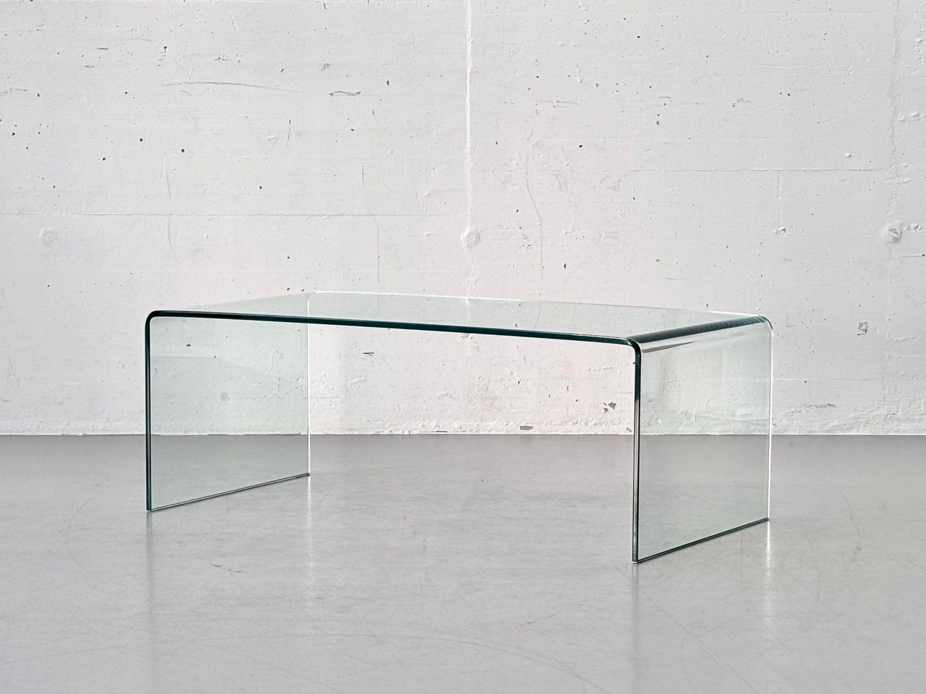 Tische: Minimalistischer Couchtisch aus gebogenem Glas – Gebraucht aus Zürich von LeMoege 8