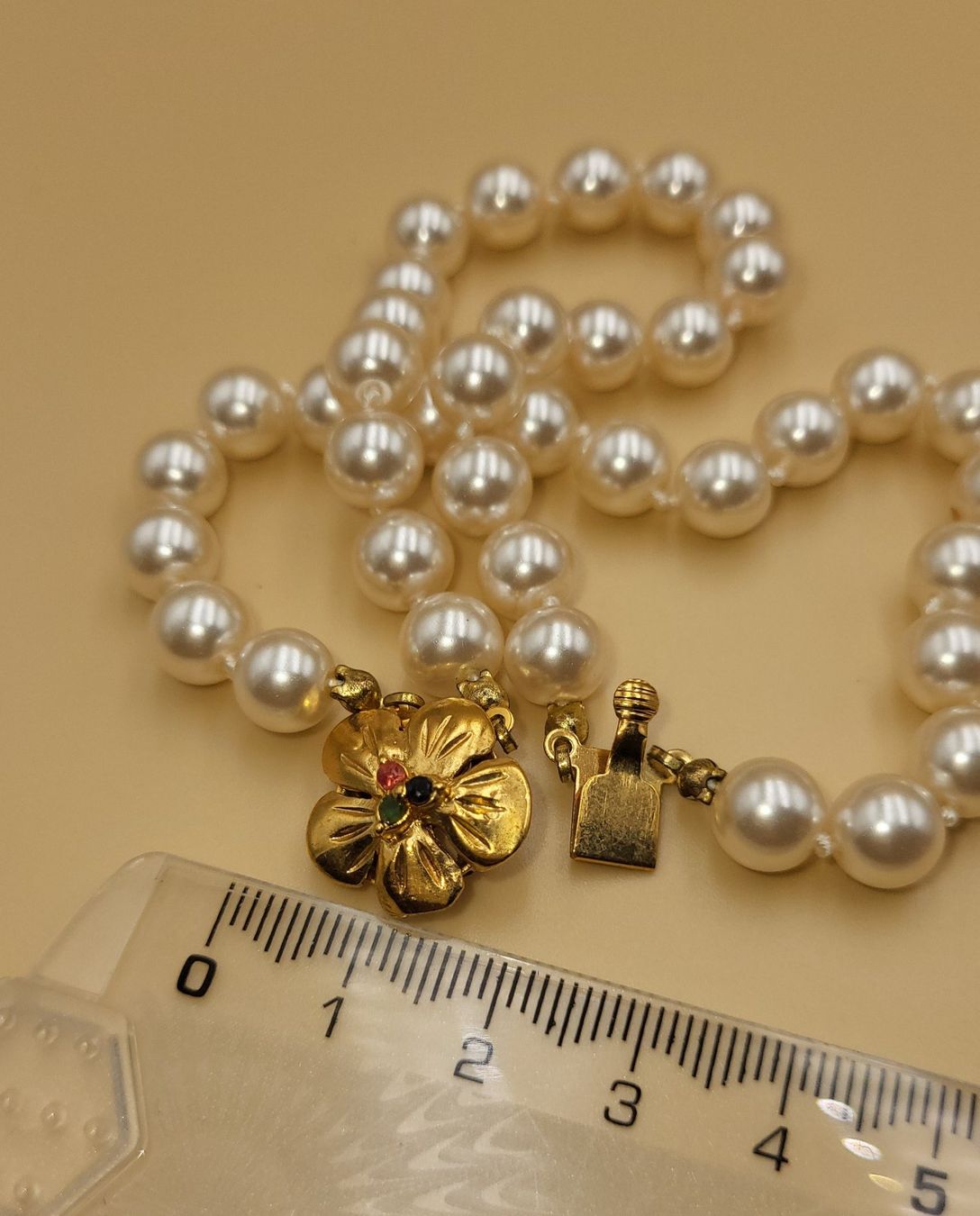 Armbänder & -reifen: Perlenkette mit Goldene verschluss – Gebraucht aus Wald ZH von SwissPawnshop
