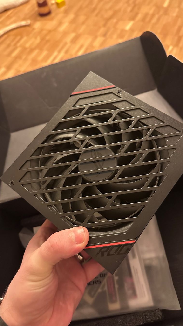 Asus Componenti elettronici: PC-Netzteil  ASUS ROG Strix 1000G Gold – Nuovo (secondo la descrizione) da Wädenswil venduto da dai_2bcv 4