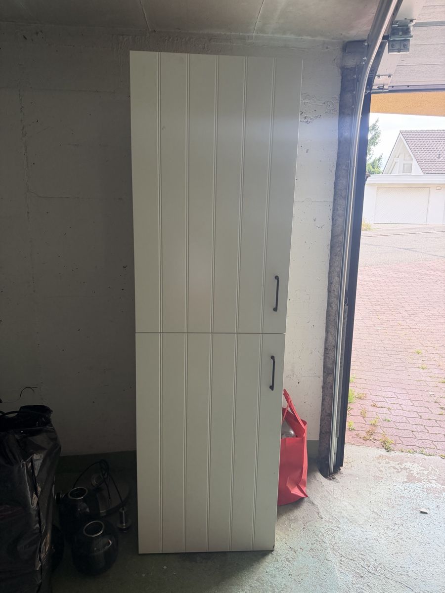 Armoires: Schrank ab 1.- – D'occasion à Zürich par Securesale24