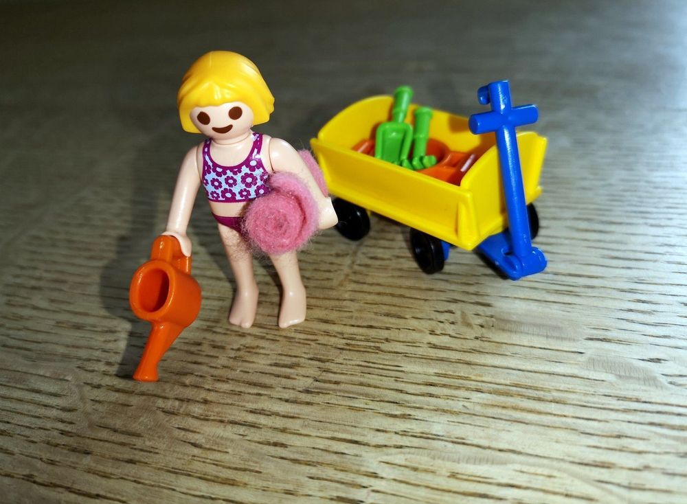 PLAYMOBIL 4755 - Mädchen Mit Bollerwagen – Spielset Für Kinder Ab 4 Jahre