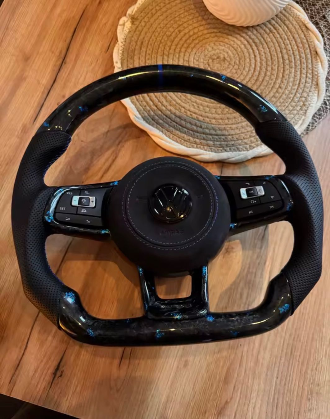 Volkswagen Tutti pezzi di ricambio auto: VW Lenkrad – Nuovo e nell'imballaggio originale da Brügg BE venduto da DENKOSTEERING_1 1