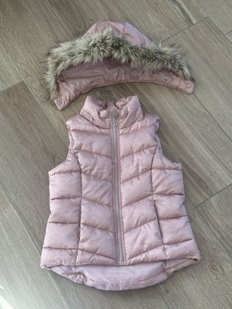 Gilet rose avec capuche amovible - taille 134/140