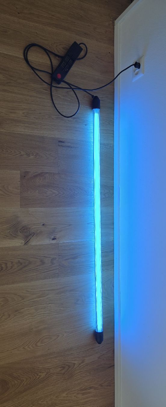 Lampes: Blaue LED Röhre, 130 cm lang – D'occasion à Lachen SZ par LinDiscount 2