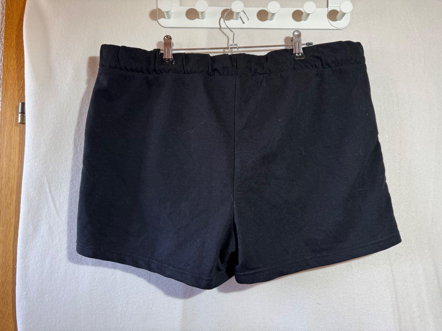 Pantaloni: Schwarze Shorts von Esmara 44/46 – Usato da Grosswangen venduto da SALE_SALE_SALE 5