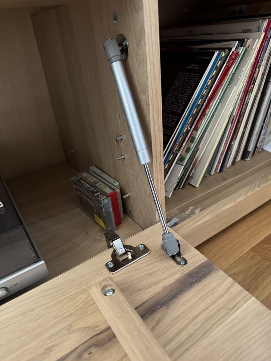 Meubles TV: schönes Sideboard Eiche mit Beleuchtung super Zustand – D'occasion à Frauenfeld par mon_b6jv 3