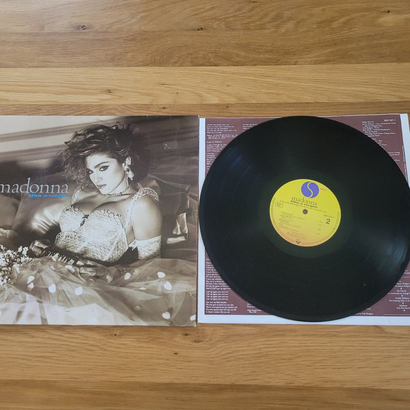 Dischi in vinile: LP Vinyle Madonna Like A Virgin – Usato da Reconvilier venduto da itzlittlerabbit