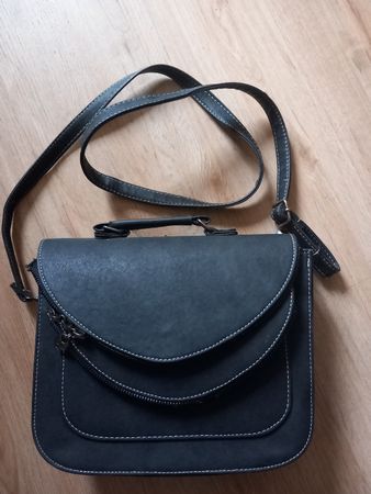 Schwarze Umhängetasche Vintage-Style, viel Stauraum