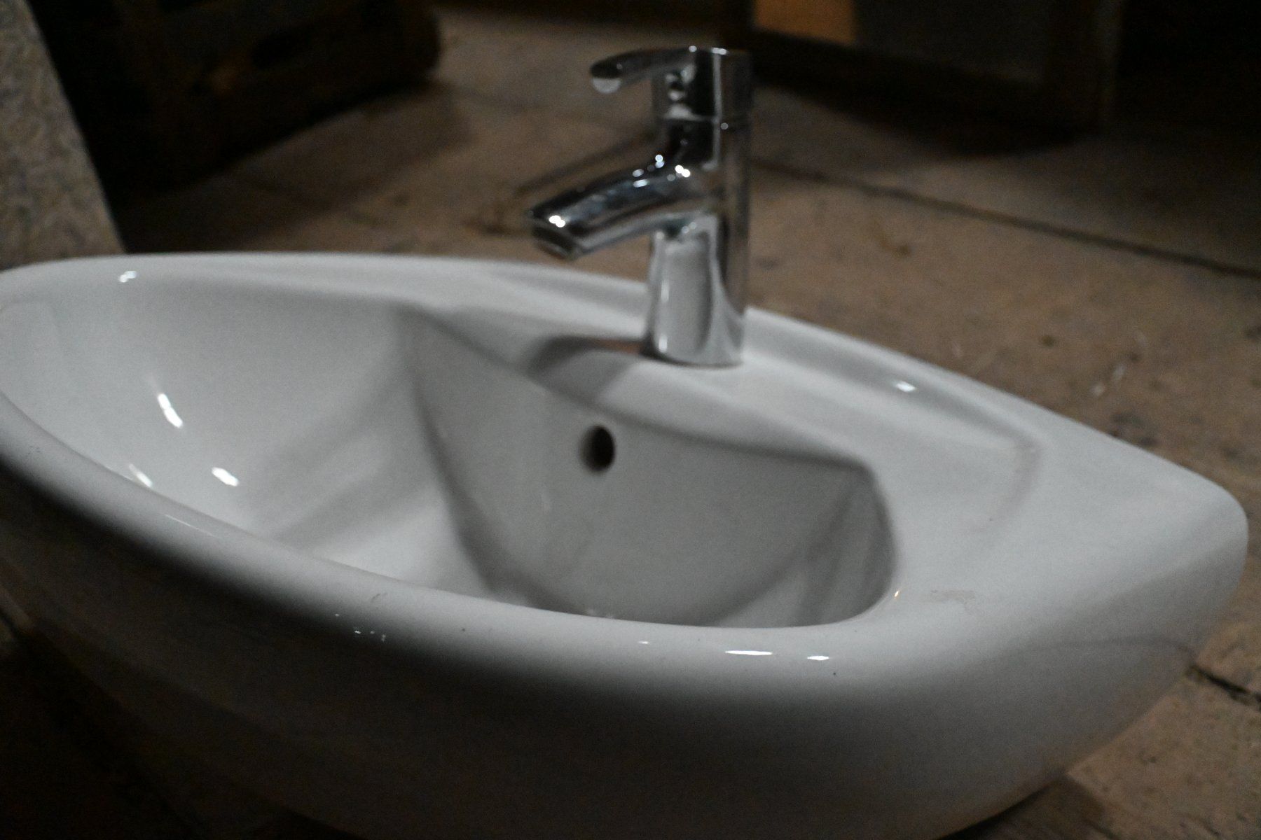 Spülbecken & Waschbecken: Lavabo avec robinet – Gebraucht aus Courtelary von czill