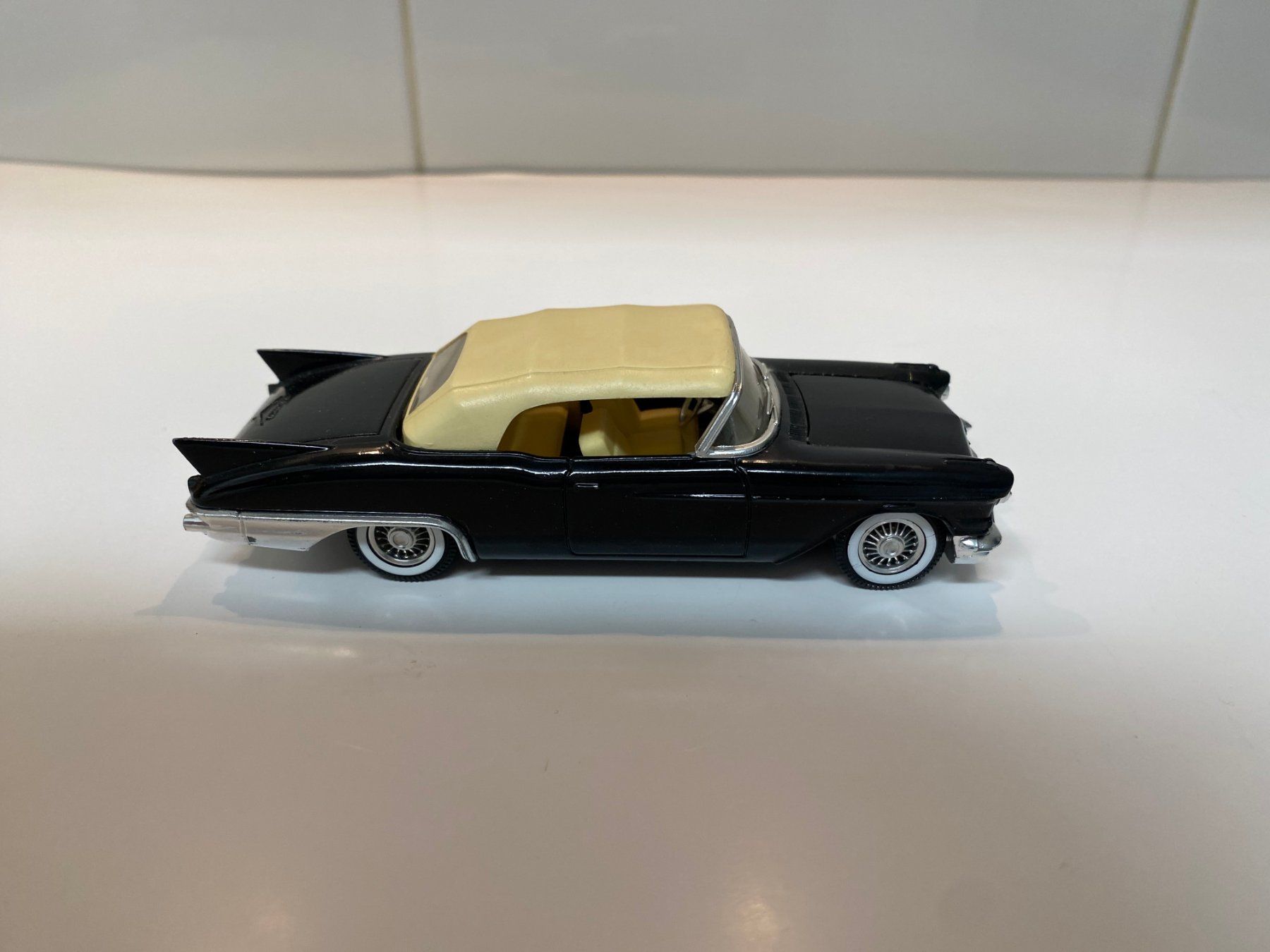 Cadillac Modellini d'auto: Cadillac Eldorado Biarritz 1957 1-43 Solido 96 – Usato da Stäfa venduto da executive-cars 3