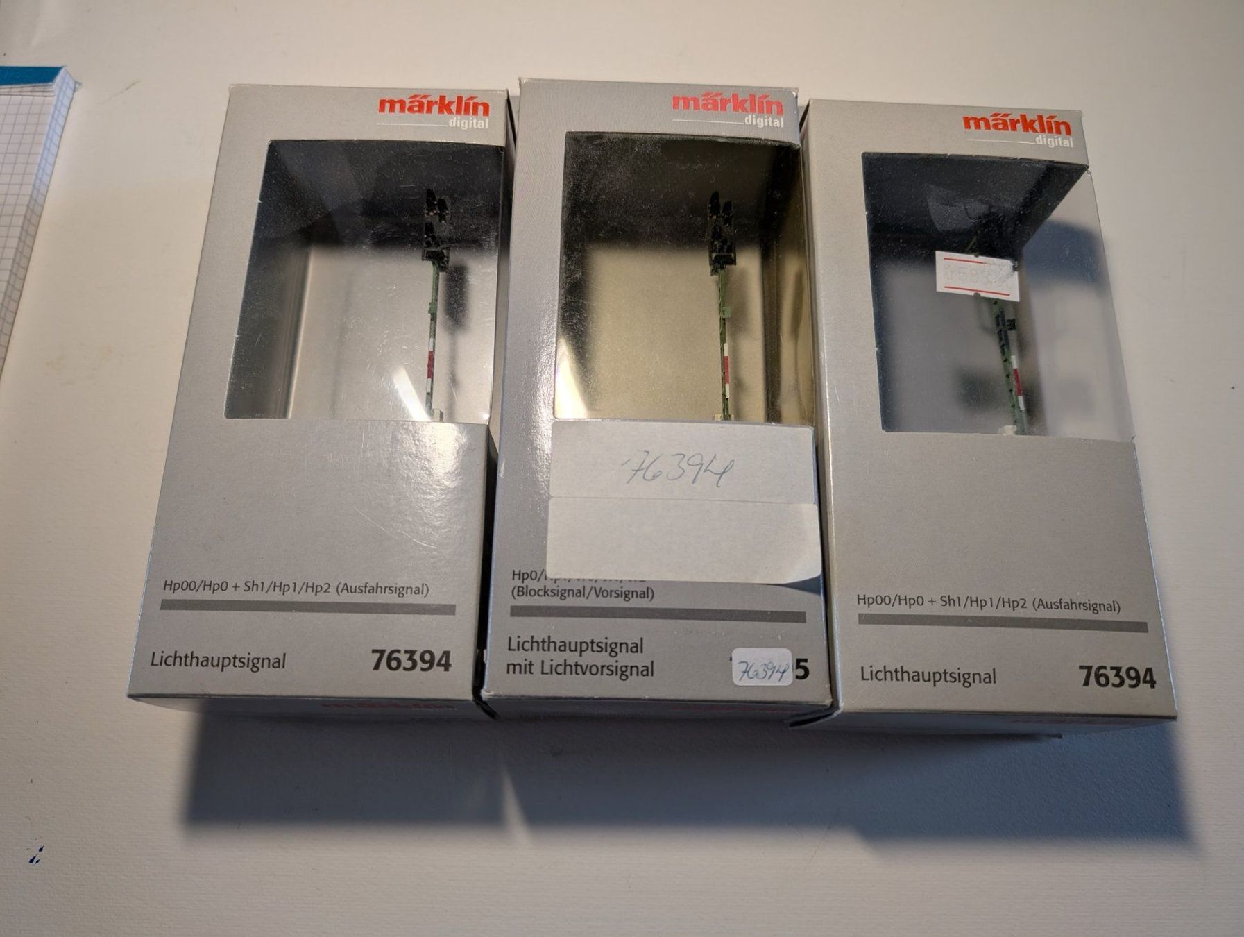 Märklin Modellini di ferrovie: Märklin 3 x 76394 Lichthaupsignal – Nuovo (secondo la descrizione) da Steffisburg venduto da Narzisse