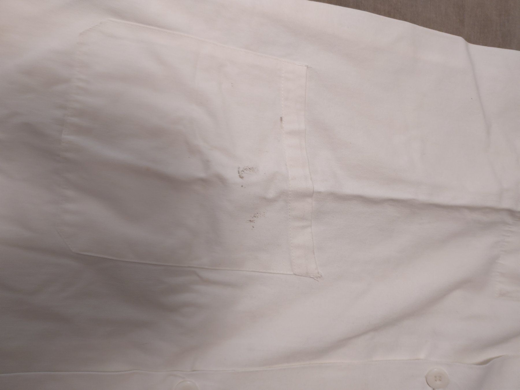Sonstige Arbeitskleidung & Schutz: Blouse blanche manches longues taille M usagée / tablier – Gebraucht aus Biel/Bienne von vin_mq5n 1
