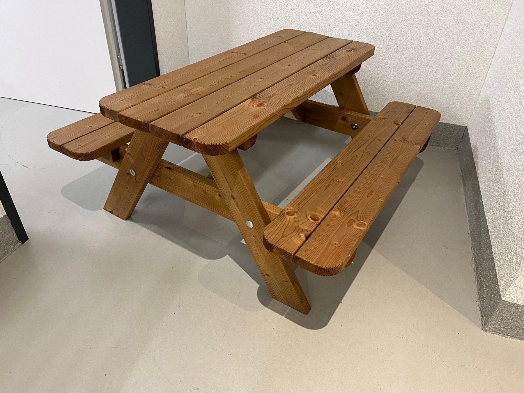 Set di tavolo e panche: Kindersitzgruppe / Kindergartenbank – Usato da Scherzingen venduto da Alj_titze