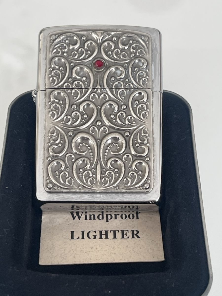 Zippo Accendini: Feine Zippo Feuerzeug Windproof Solid Brass ornate Design – Usato da Bassersdorf venduto da VERO-EN