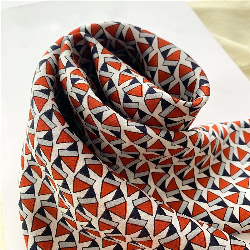 Foulard & Sciarpe: New 68cm 100% Silk Scarf,  Maroon Mini Triangles Neckscarf – Nuovo e nell'imballaggio originale da Baar venduto da virginiablossoms 3