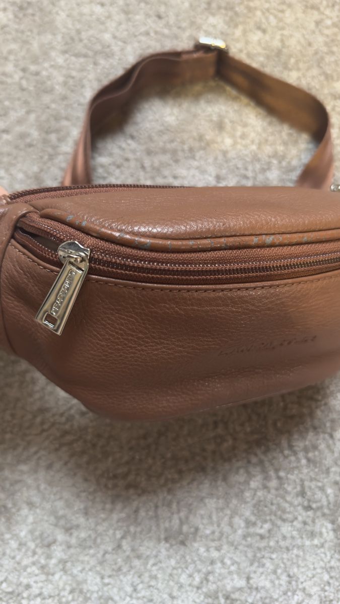 Lancaster Borse: Sac banane en cuir Lancaster marron – Usato da Vuippens venduto da Anna_as 3