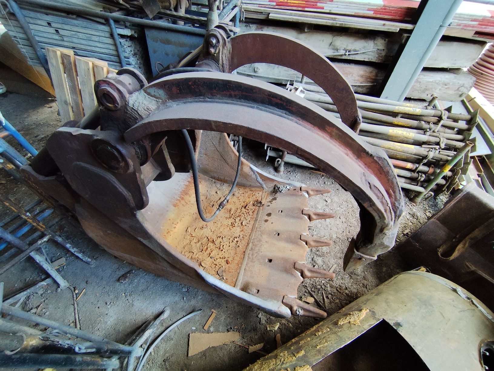 Greifer: Bagger Greifer, Steinzange, Greiflöffel, Baggerlöffel – Gebraucht aus Unteriberg von T08 5