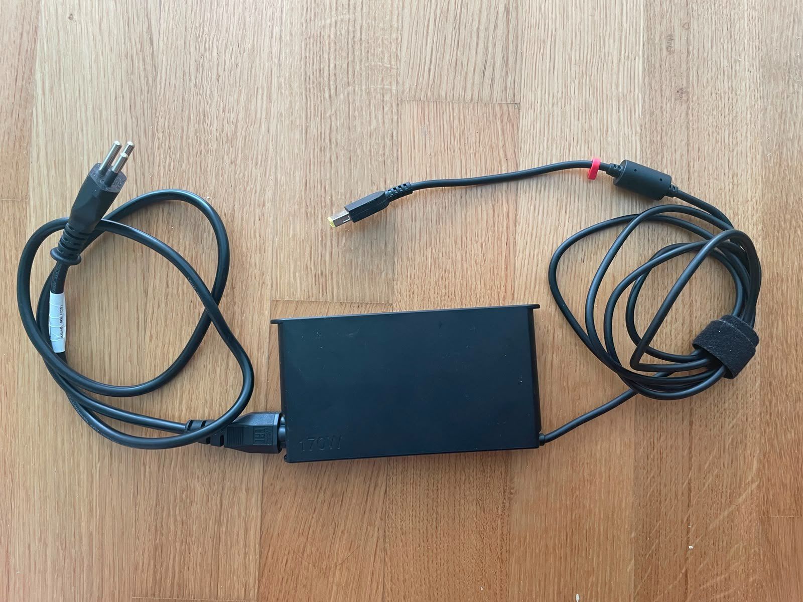 Lenovo Caricabatterie: Lenovo Original Netzteil 170W Ladegerät Slim Tip – Usato da Glattpark(Opfikon) venduto da Carpri