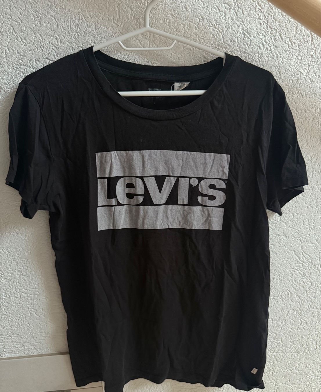 Levi's T-shirt: T-shirt Levis – Usato da Fribourg venduto da tania1324