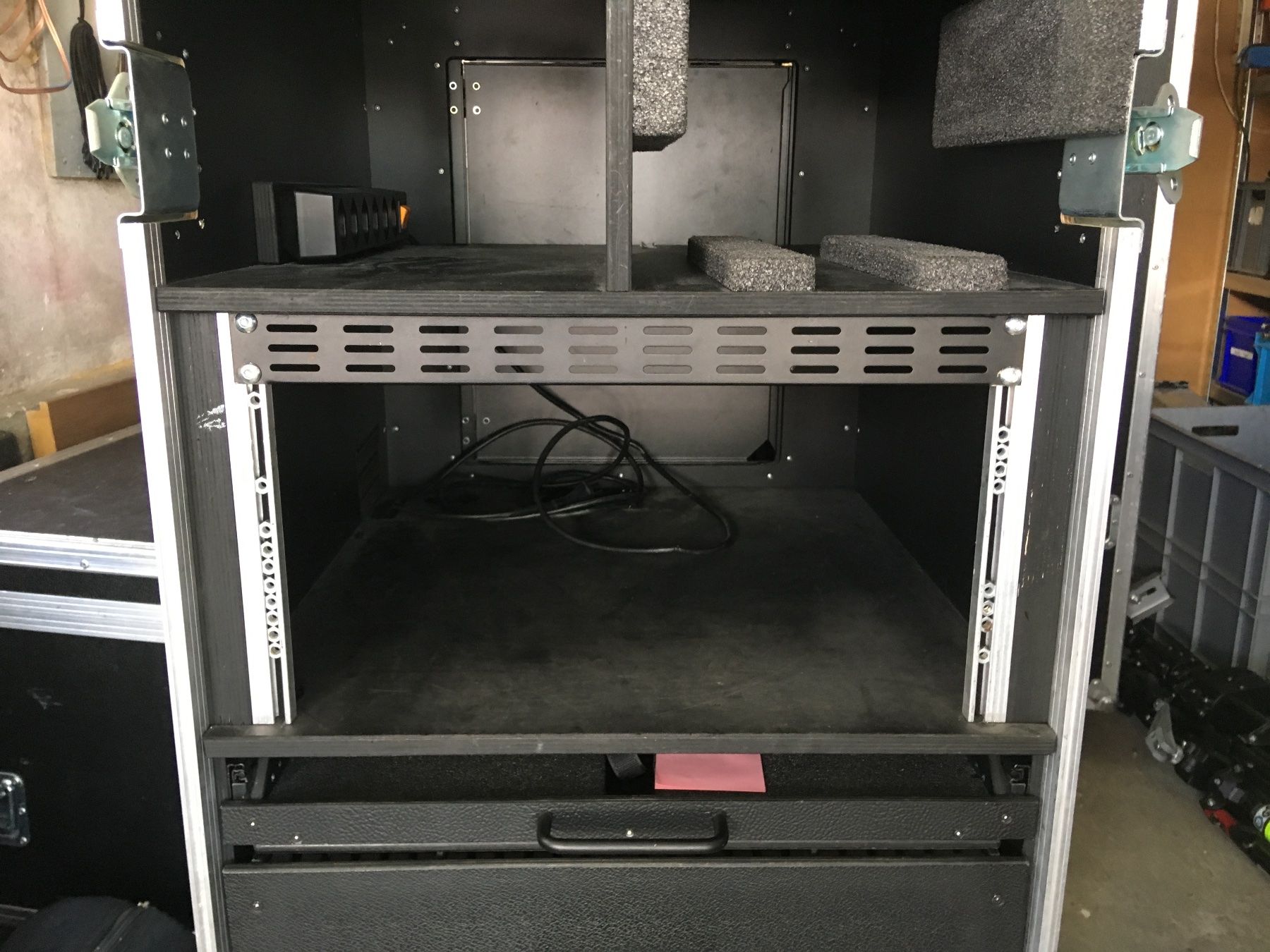 Altri accessori: Flightcase, Video-Regie, 19"-Rack – Usato da Oberentfelden venduto da philixxx 7