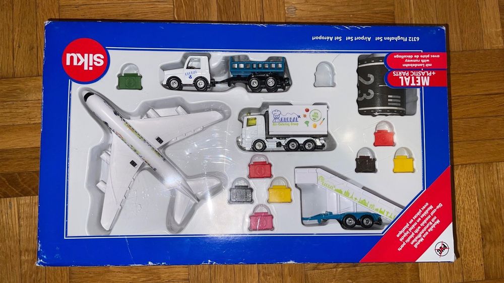 13-teiliges Flughafen Spielzeug Set - Mit Flugzeugen & Fahrzeugen Ab 3 Jahren