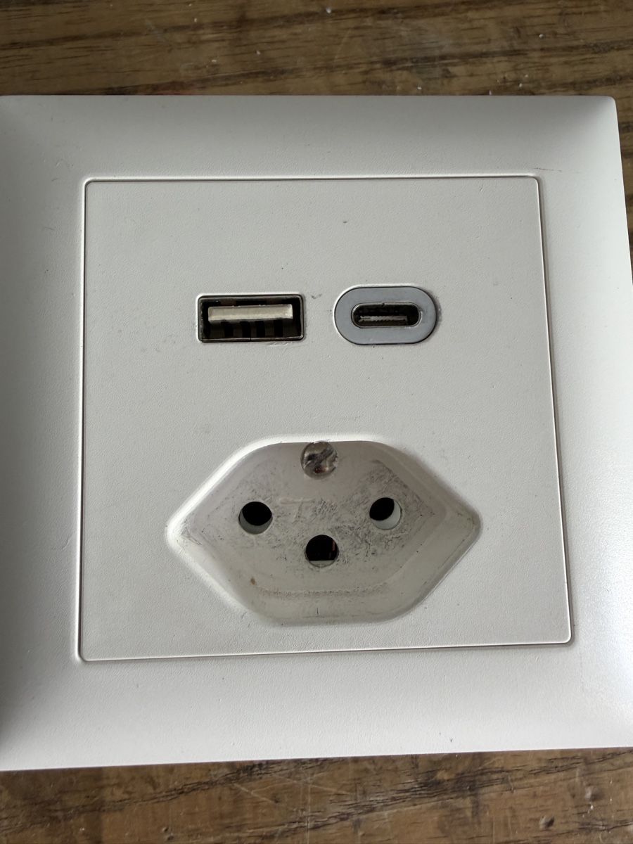 Feller Fiches d'alim.: Feller UP T13 + USB A und USB C Steckdose – D'occasion à Untersiggenthal par vikivi